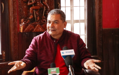 देश चलाउन सक्दिन भनेर हात उठाऊन्, पचास बिलियन डलर पैसा ल्याइदिन्छु : दुर्गा प्रसाई