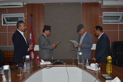 राष्ट्रिय योजना आयोगका सदस्य डा. बुढाथोकीले लिए शपथ