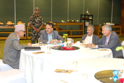 आगामी आर्थिक वर्षको बजेट तयारीका लागि पूर्व अर्थमन्त्रीहरुसँग डा. महतको छलफल