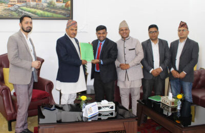 इमानद्वारा अन्तरदेशीय डिजिटल कारोबार प्रतिवेदन गभर्नरसमक्ष हस्तान्तरण