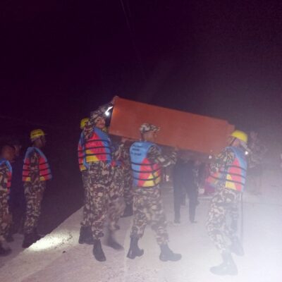 जोखिम बढेपछि सेती नदी किनारामा रहेका स्थानीयलाई सुरक्षित स्थानमा लगियो