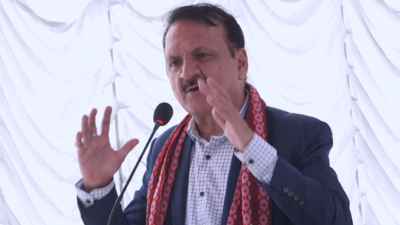 विदेश पलायनभन्दा नेपालमै केही गर्नुपर्छ : अर्थमन्त्री महत