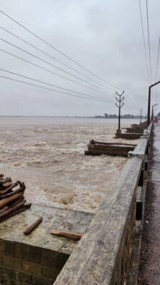 सप्तकोशीमा एक दशक यताकै बहाव उच्च ५६ वटै ढोका खोलियो