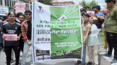 शुल्क बढाएको तर गुणस्तर घटेको भन्दै थापाथलीका विद्यार्थीहरु उत्रिए आन्दोलनमा