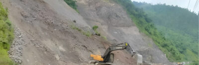 काभ्रेपलाञ्चोकमा पहिरोको जोखिम अध्ययन गर्दै भूगर्भविद्
