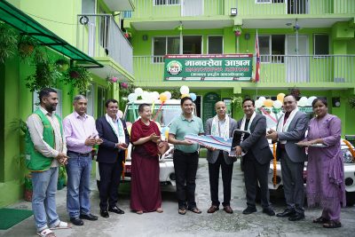 नबिल बैंकद्वारा मानव सेवा आश्रमलाई दुईवटा गाडी प्रदान