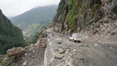 सात वर्षमा पनि पूरा भएन मालढुङ्गा-बेनी-जोमसोम सडक   