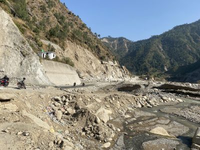 बाढीले क्षतिग्रस्त बनेको बिपी राजमार्ग स्थायीरूपमा पुनर्निर्माण गरिंदै