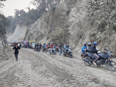 समयमा काम नहुँदा दाउन्ने सडकखण्डको यात्रा कष्टपूर्ण