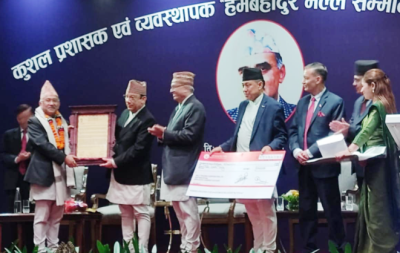 दुई लाख राशिको हेमबहादुर मल्ल सम्मान पूर्व प्रधानन्यायाधीश श्रेष्ठलाई