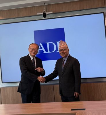 अर्थमन्त्री खनाल र एसियाली विकास बैंकका अध्यक्ष मासातो कान्डाबीच भेटवार्ता