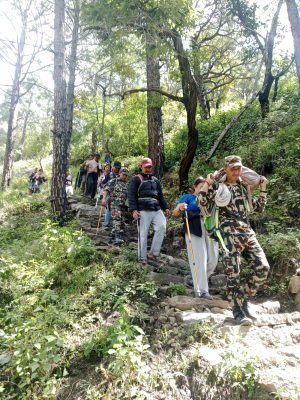 गोसाइँकुण्ड क्षेत्रमा पदयात्रामा गएका १२ जनाको उद्धार