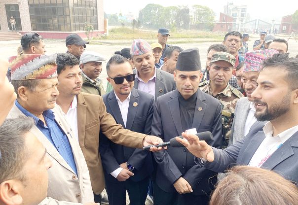 सबै बाँकी लाइसेन्स आगामी असार मसान्तभित्र छापिसक्ने लक्ष्य : मन्त्री तिमिल्सिना