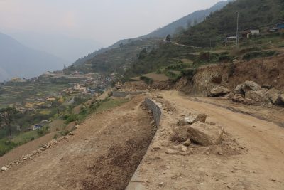 पेट्रोलियम पदार्थको मूल्यवृद्धिको प्रभाव दरवाङ–मुना-ढोरपाटन सडक निर्माणमा
