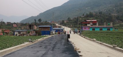 दरवाङ–मुना–ढोरपाटन सडकः ताकममा कालोपत्रे हुँदै