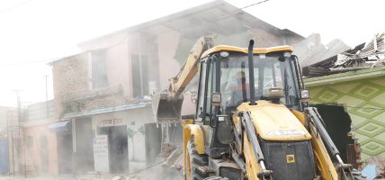 गैरीगाउँको सुकुम्वासी बस्ती हटाइँदै