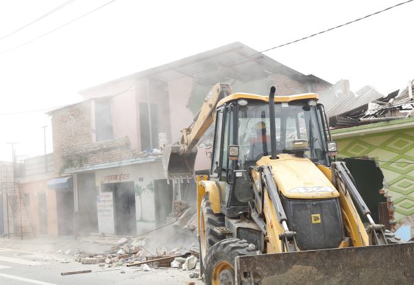 गैरीगाउँको सुकुम्वासी बस्ती हटाइँदै