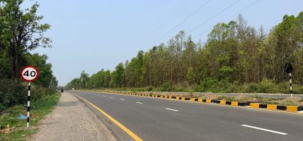 नारायणगढ-बुटवल सडक विस्तार : सडक सुरक्षाको पनि काम जारी