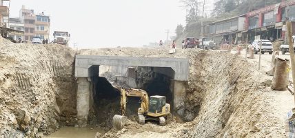 अरनिको राजमार्ग विस्तारः सामग्रीको मूल्यवृद्धिले निर्माण सुस्त