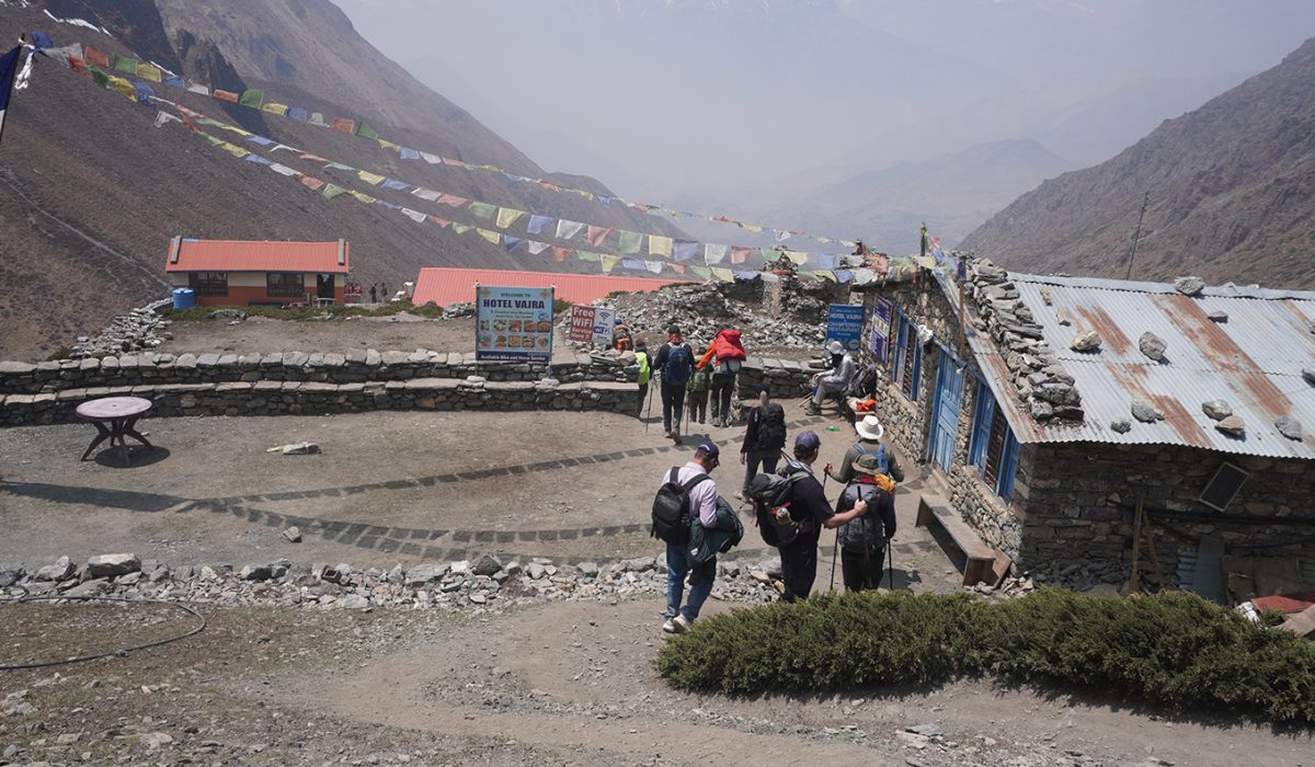 पर्यटकको पर्खाइमा थोरङ फेदी