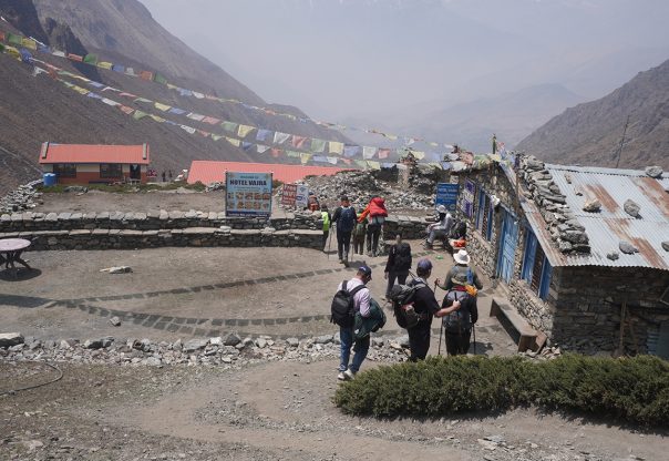 पर्यटकको पर्खाइमा थोरङ फेदी