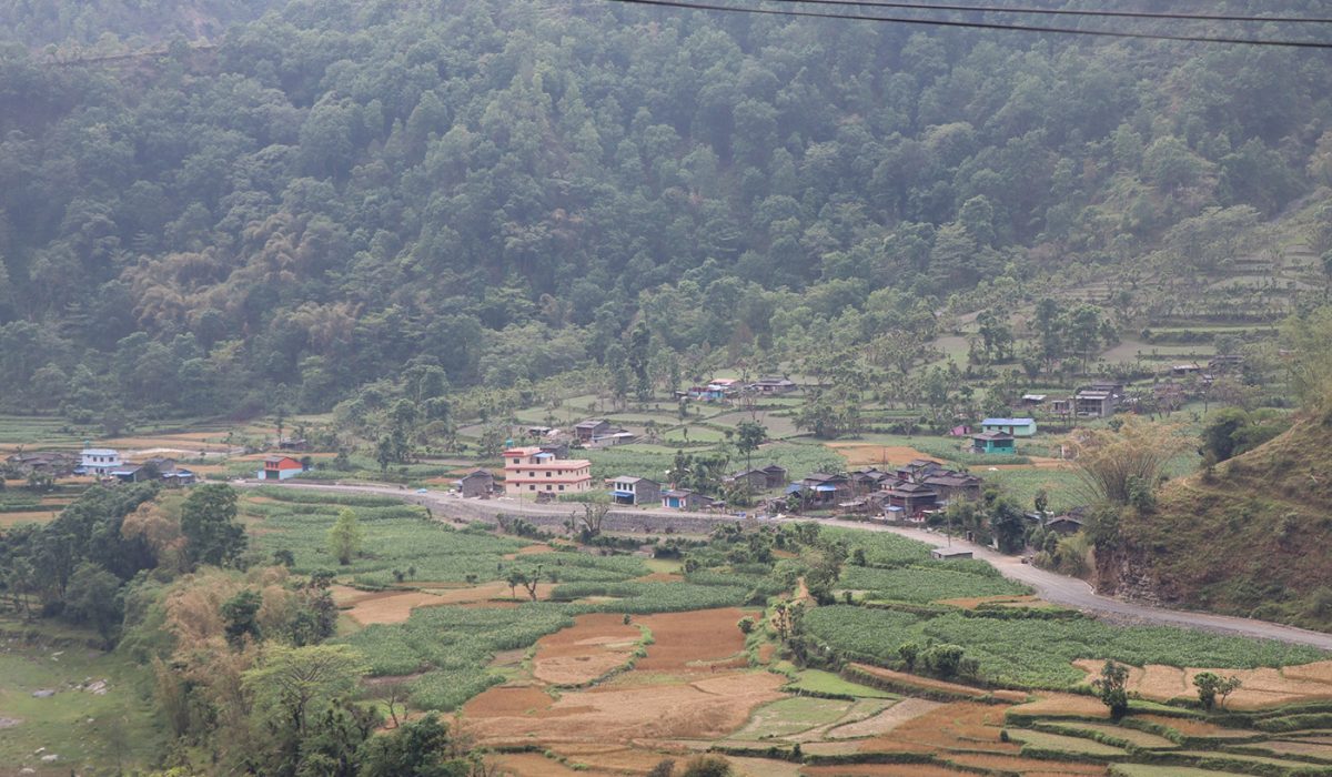 मार्ग खुलेको १५ वर्षपछि छिसवाङमा सडक स्तरोन्नति मार्ग खुलेको १५ वर्षपछि छिसवाङमा सडक स्तरोन्नति
