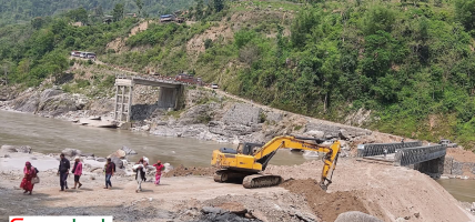 सुनकोशीको बेलिब्रिज झिकिएपछि समस्यामा स्थानीय