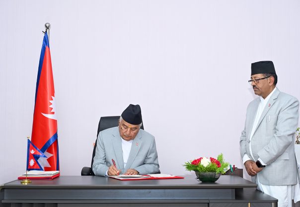 अन्ततः राष्ट्रपति पौडेलद्वारा संवैधानिक परिषद्सम्बन्धी अध्यादेश जारी 