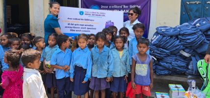 नेपाल एसबिआई बैंकले गर्‍यो विद्यार्थीलाई शैक्षिक तथा खेलकुद सामग्री सहयोग