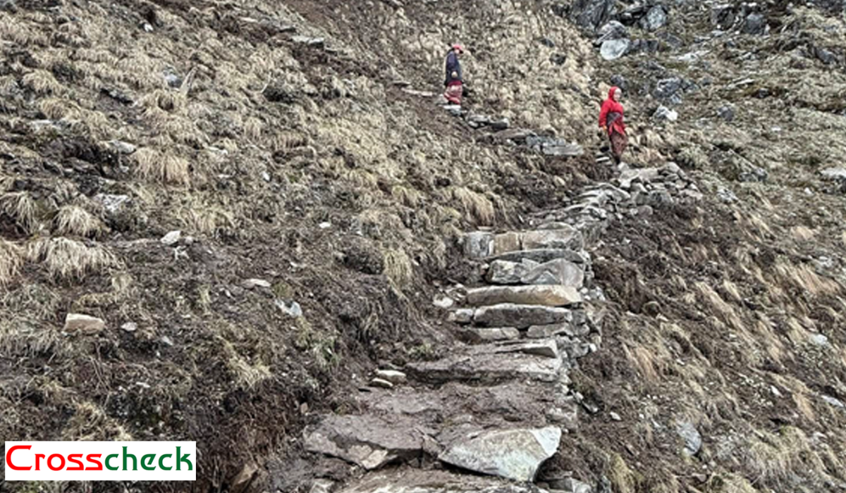 कालो दह र सेतो दह जाने कठिन बाटोमा पदमार्ग निर्माण कालो दह र सेतो दह जाने कठिन बाटोमा पदमार्ग निर्माण