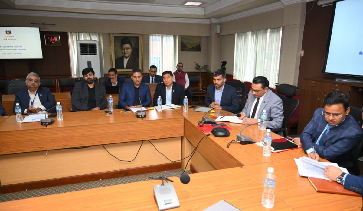 उद्यमीको लगानीलाई सुरक्षा गर्नु सरकारको प्रमुख दायित्व हो : अर्थमन्त्री डा वाग्ले उद्यमीको लगानीलाई सुरक्षा गर्नु सरकारको प्रमुख दायित्व हो : अर्थमन्त्री डा वाग्ले